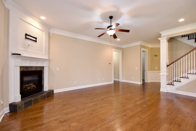 Building Photo - Executive Rental in Cypress Point S/D