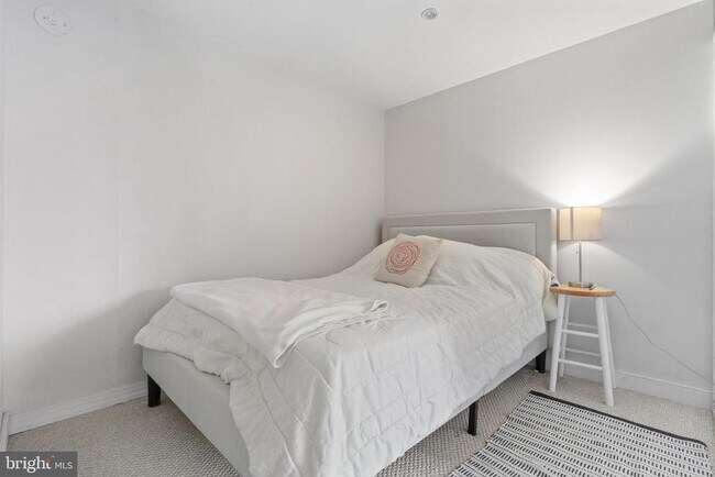 Building Photo - 616 E St NW