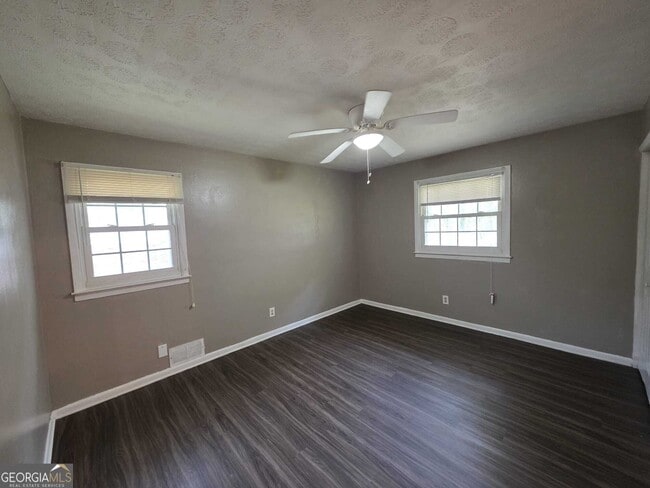 Building Photo - 707 Battle Creek Rd