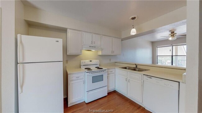 Building Photo - 307 Manuel Dr