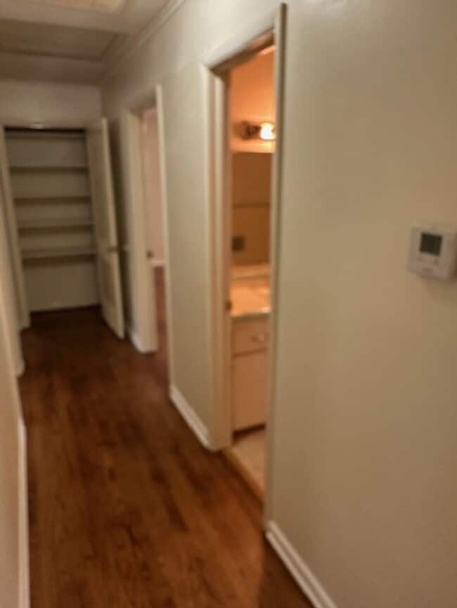 Building Photo - Charming 3 bed, 2 bath, 2 car garage in we...