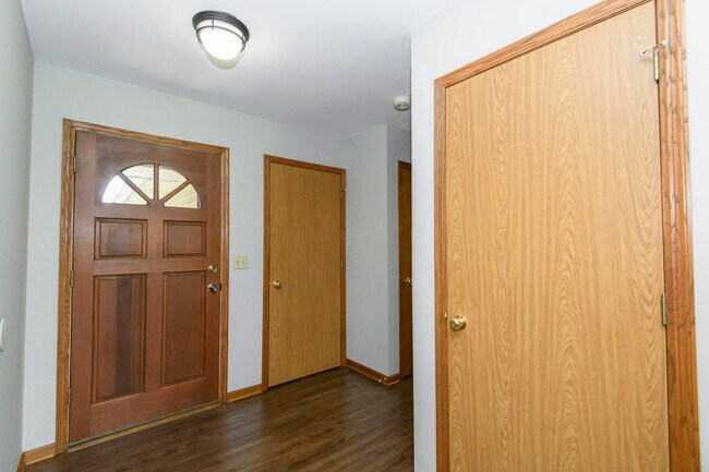 Building Photo - N58W23796 Hastings Ct