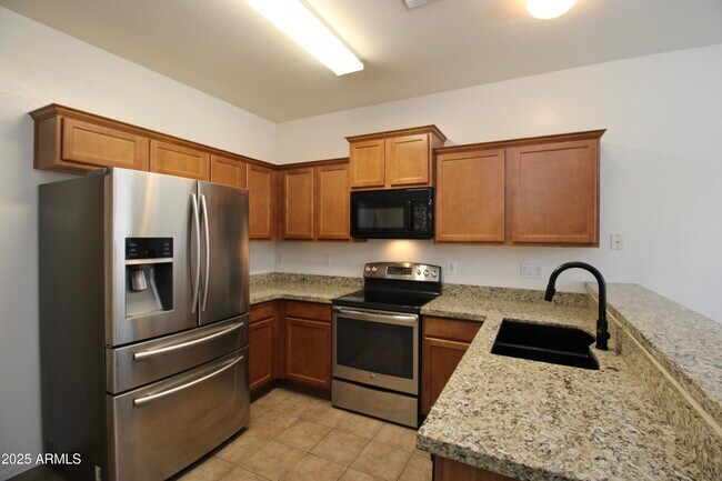 Building Photo - 2600 E Springfield Pl