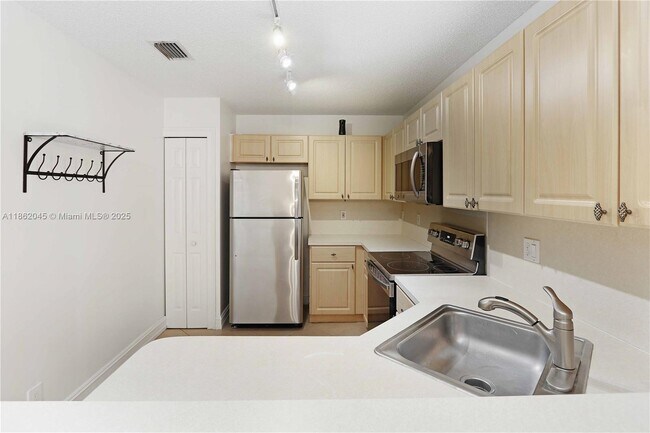 Building Photo - 11297 SW 17th Ct