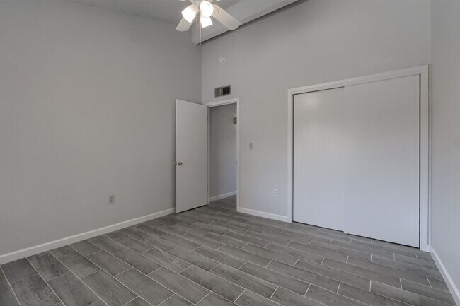 Building Photo - Spacious family home in a great neighborhood