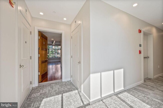 Building Photo - 1600 Clarendon Blvd