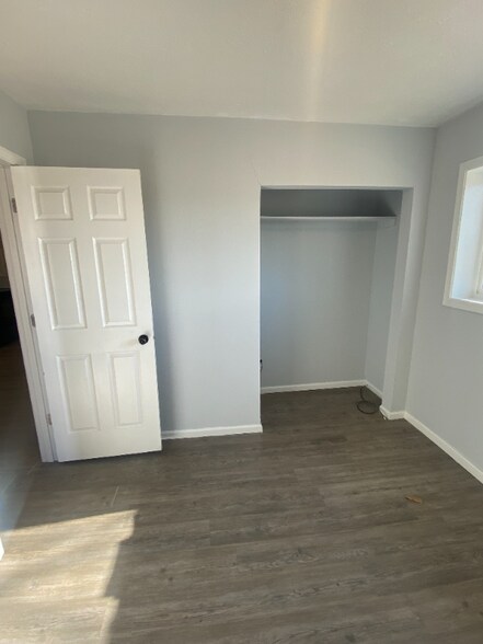 Building Photo - 517 S Clark St