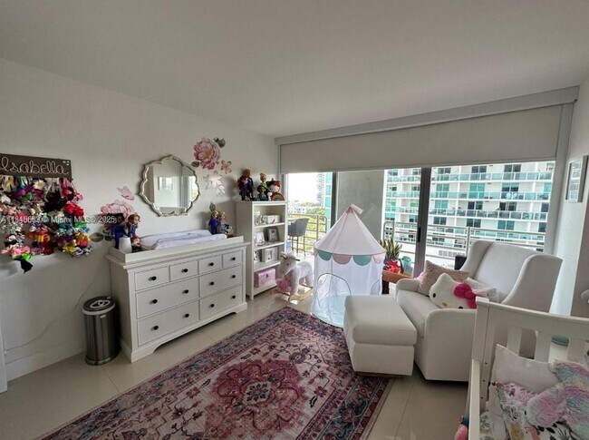 Building Photo - 2025 Brickell Ave