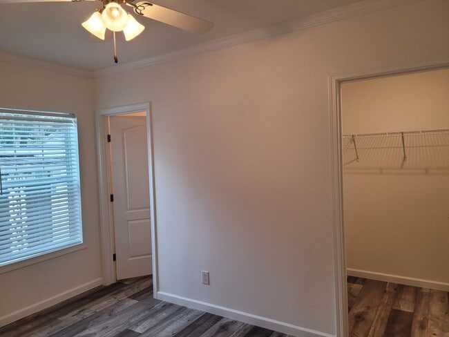 Building Photo - 5600 Jennie St