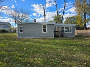Building Photo - Freshly remodeled 3 bedroom!
