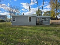 Building Photo - Freshly remodeled 3 bedroom!