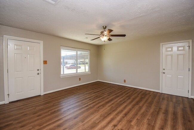 Building Photo - 7418 Jalna St