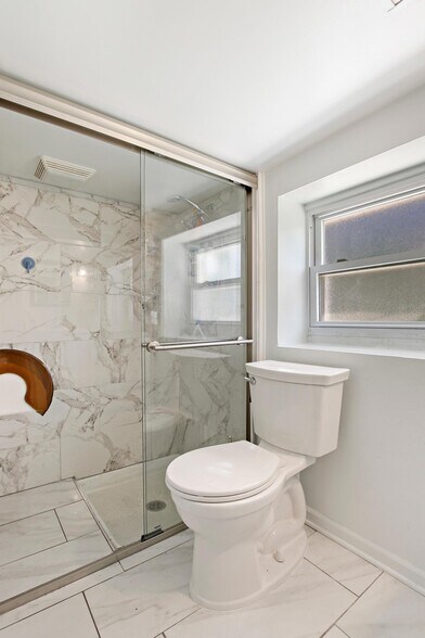 Building Photo - 2842 N Hamlin Ave