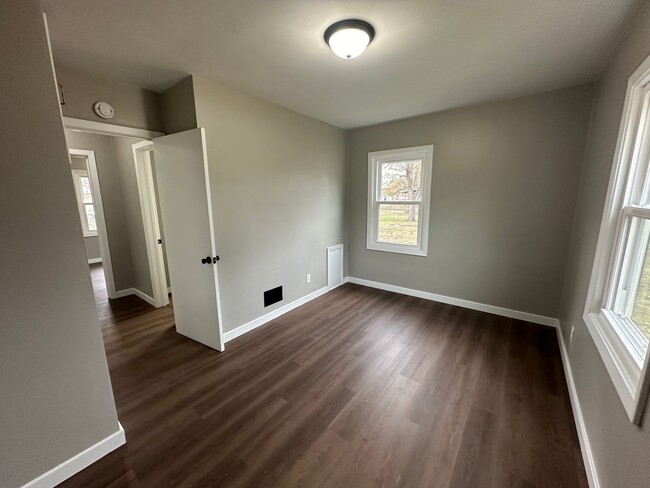 Building Photo - Remodeled 3 bed, 1 bath home for rent in W...