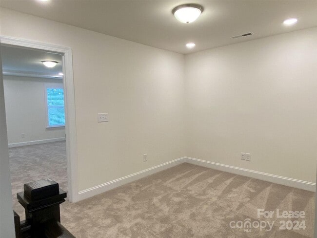 Building Photo - 1006 Moffat Ln