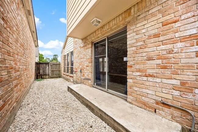 Building Photo - 12805 Westpark Dr