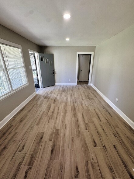 Building Photo - 4669 Durbin Ave