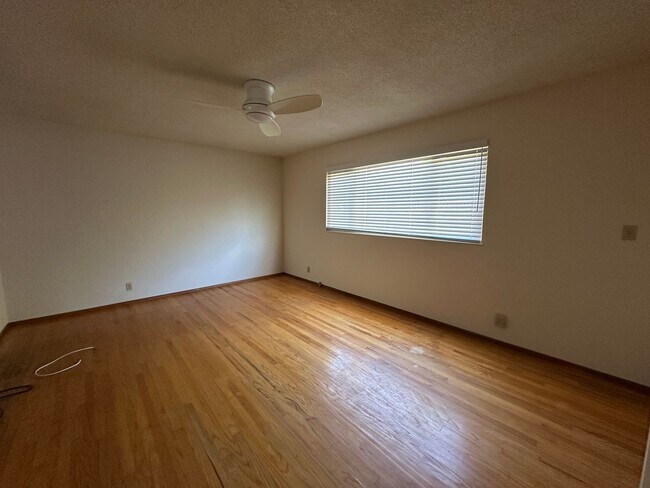 Building Photo - 4 Bedroom, bedrooms with hardwood floors