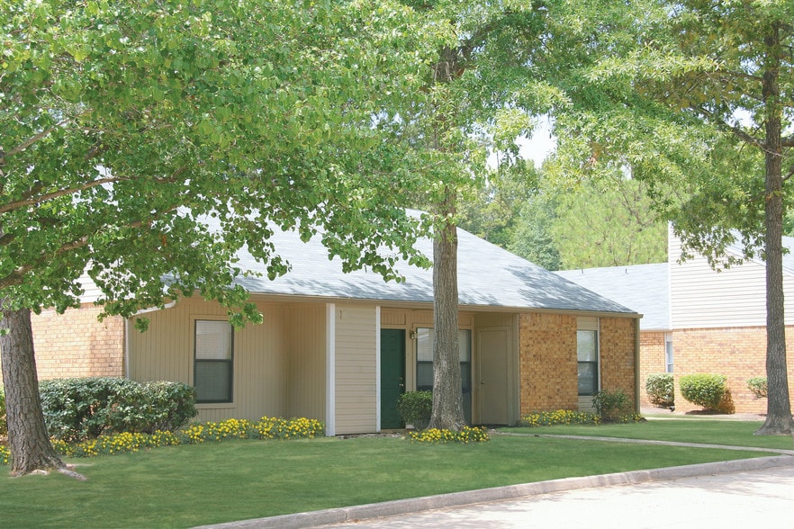 Village Green Apartments 7601 N Chicot Rd Little Rock AR 72209