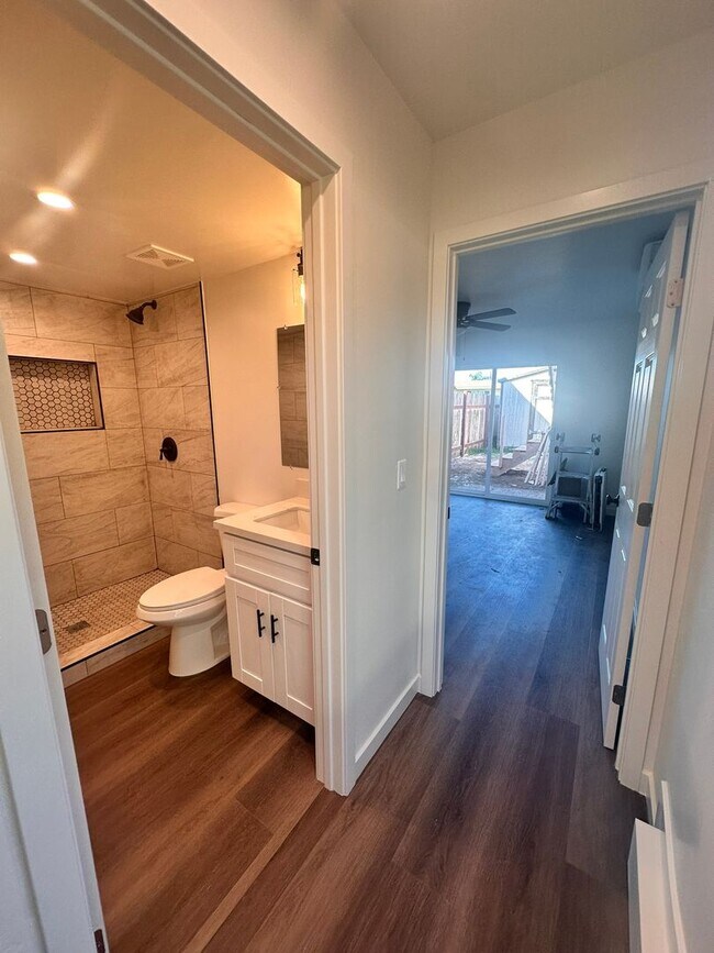 Building Photo - 352 Bonito Ave