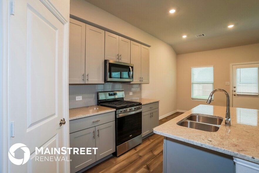 Building Photo - 2116 Bellatrix Dr