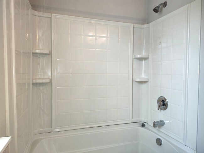 Building Photo - Charming, end-unit, townhome located in the Wrights Crossing Community!