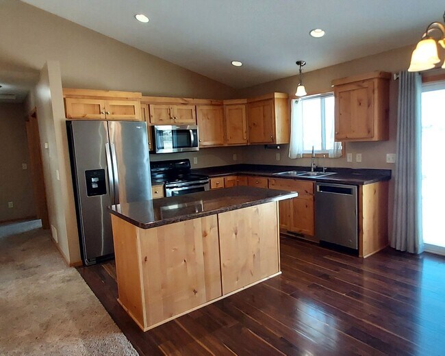Building Photo - 1283 Blue Jay Pl
