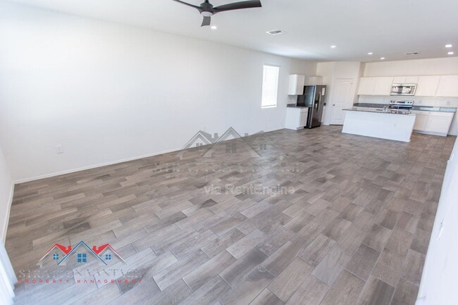 Building Photo - 1330 W Hess Ave