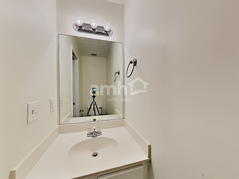 Building Photo - 4442 High Gate Dr NW