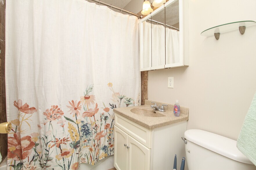 Building Photo - 809 N. SHERMAN