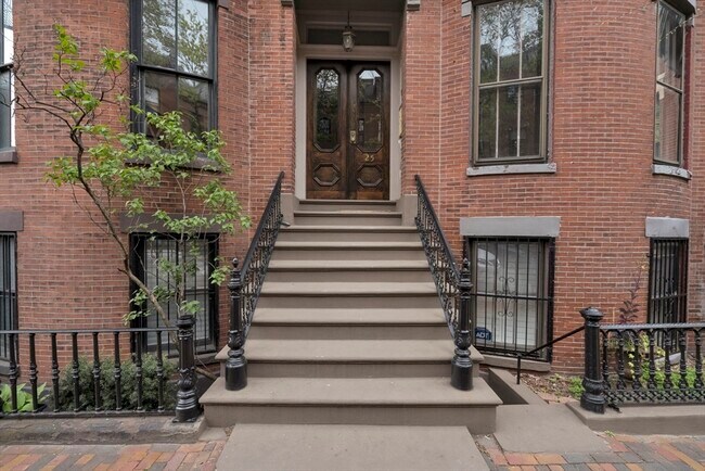 Building Photo - 25 Hanson St