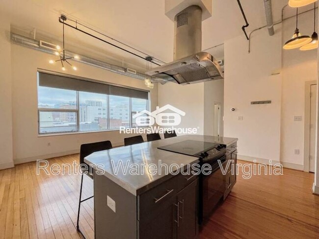 Building Photo - 500 Granby St