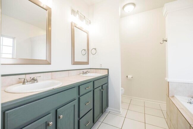 Building Photo - 807 Loudon Hill Dr