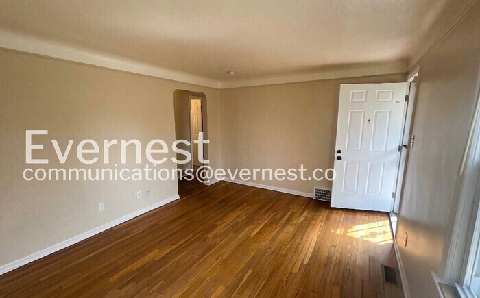 Building Photo - 16913 Lotus Dr