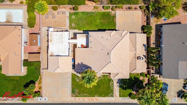 Building Photo - Spacious 6 Bedroom Home with a Balcony!