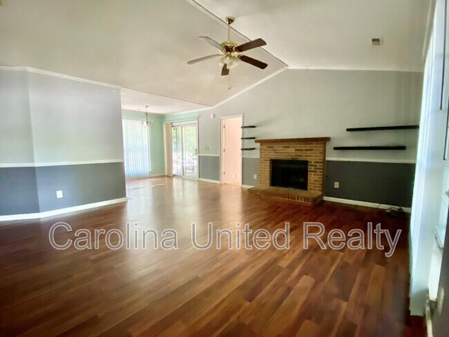 Building Photo - 3914 Aster Dr