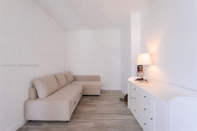 Building Photo - 460 NE 28th St