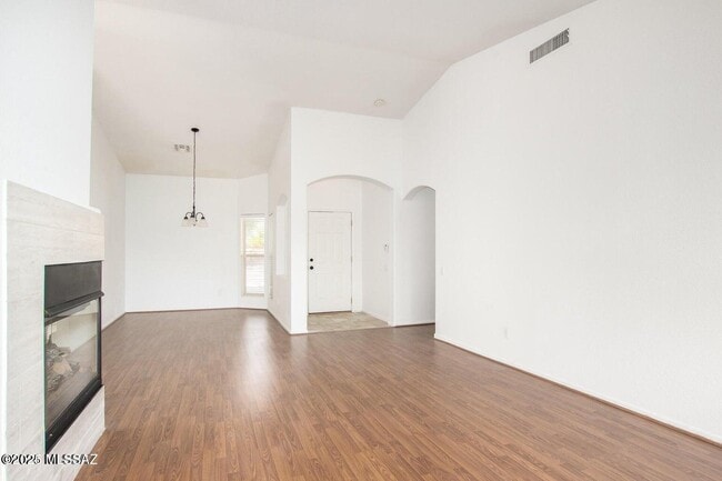 Building Photo - 9162 N Treasure Mountain Dr