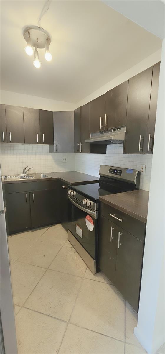 Building Photo - 304 NW 30th Ct