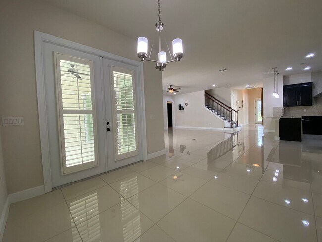 Building Photo - Exquisite 6-Bedroom Estate with Private Po...