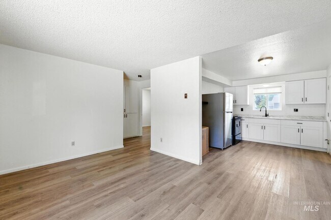 Primary Photo - 115 Hudson Ave