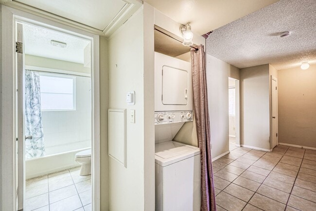 Building Photo - 4555 Sun Valley Dr