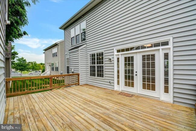 Building Photo - 240 Davis St