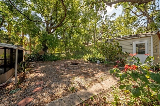 Building Photo - 1211 E Park Cir