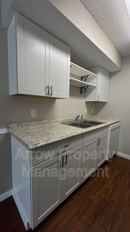 Building Photo - 3405 Holdrege St