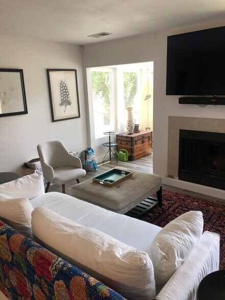 Living Room - 271 Alexandra Dr