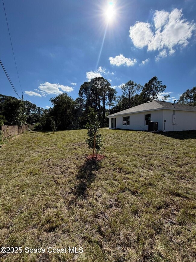 Building Photo - 881 Hollahan Rd SE