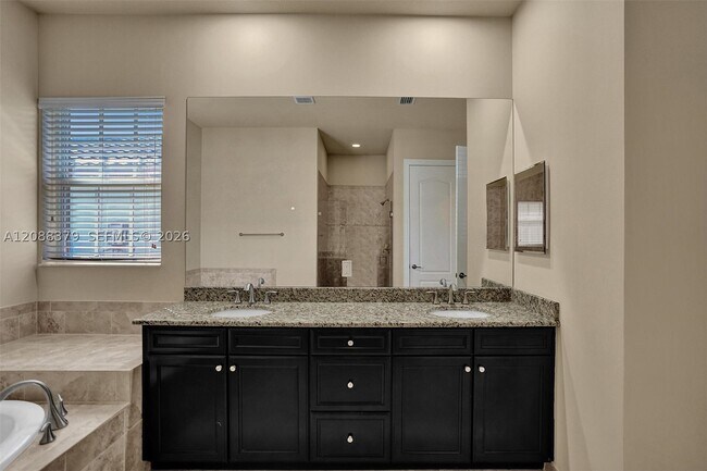 Building Photo - 10398 Waterside Ct