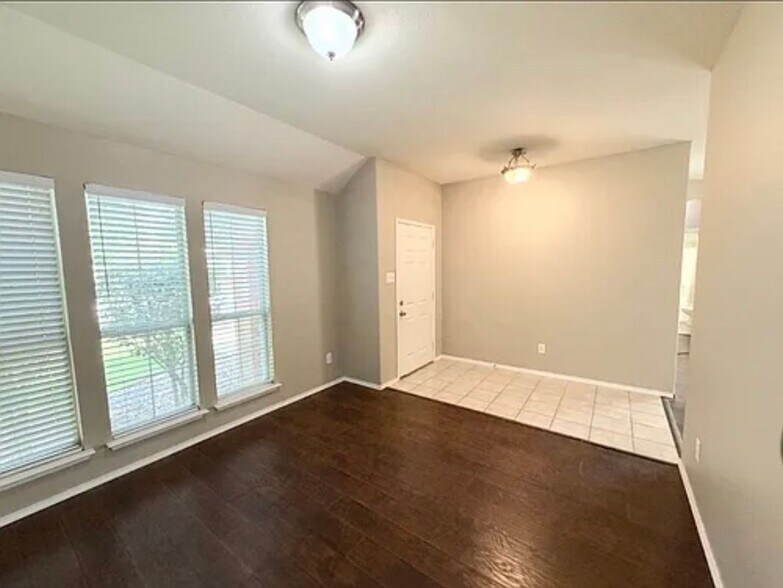 Building Photo - 13645 Valley Mills Dr