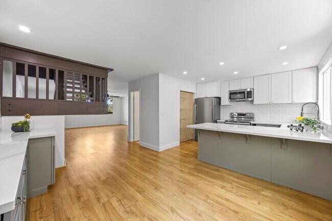 Building Photo - 370 Kawaihae St